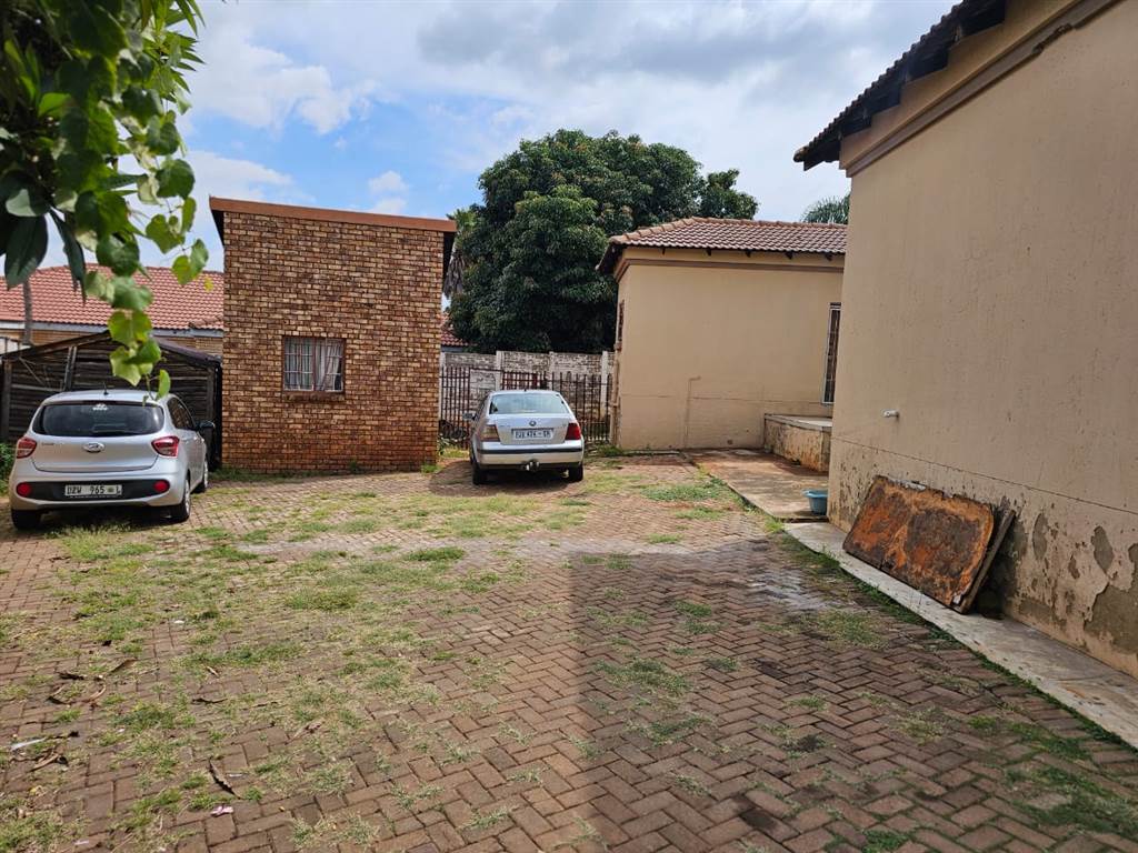 15 Bed House in Pretoria West photo number 23