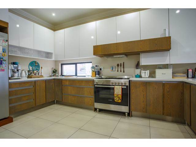 4 Bed Townhouse in Waterkloof photo number 4