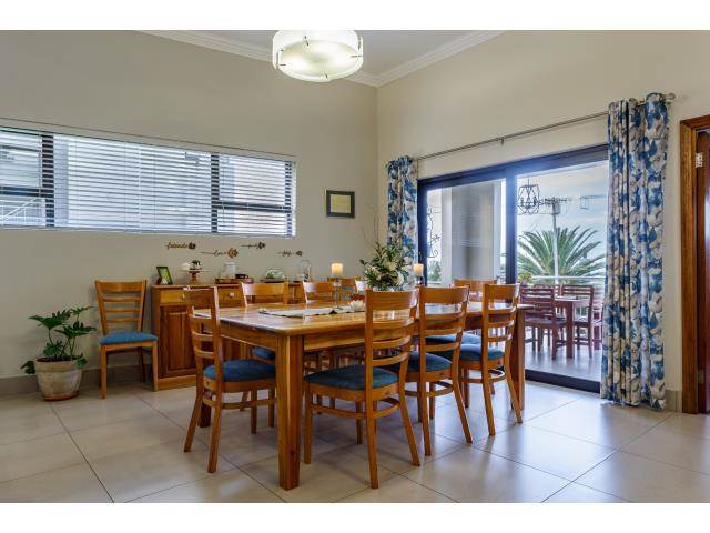 4 Bed Townhouse in Waterkloof photo number 7