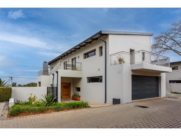 4 Bed Townhouse in Waterkloof