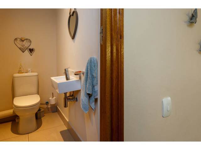 4 Bed Townhouse in Waterkloof photo number 9