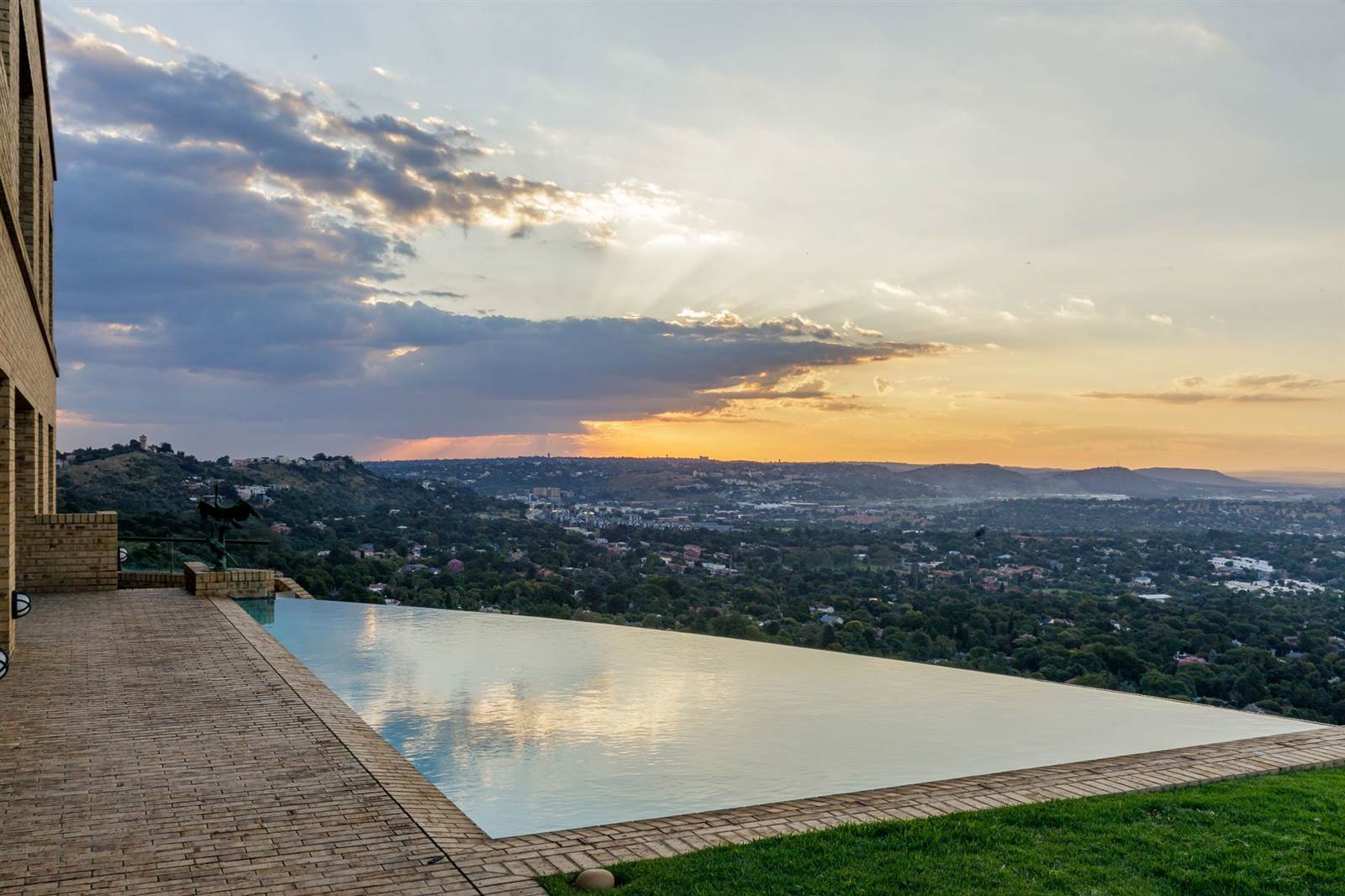 4 Bed House in Northcliff photo number 10
