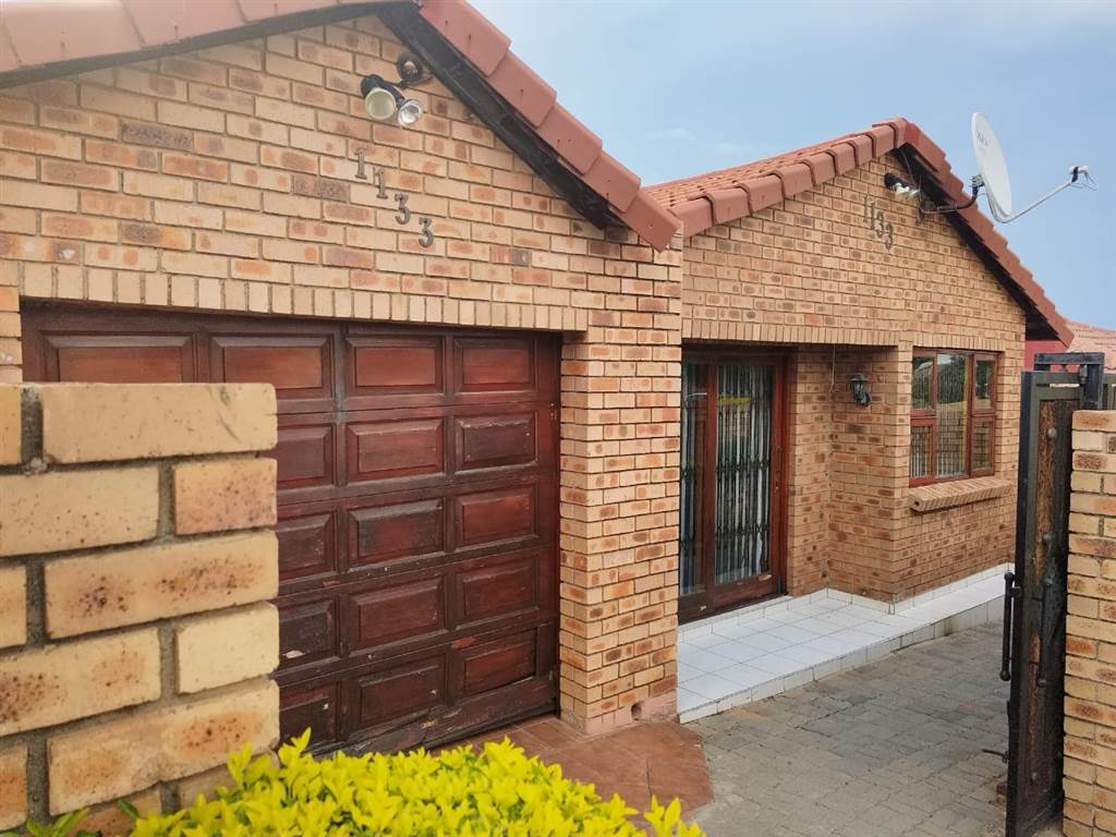 4 Bed House in Klipfontein View photo number 22
