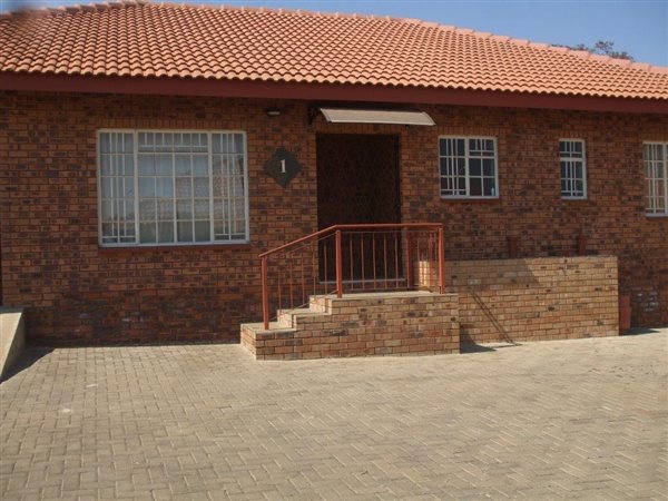 3 Bed Townhouse in Lydenburg