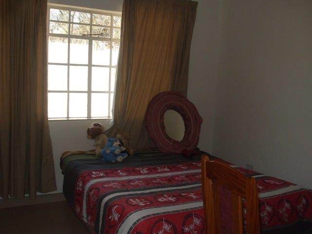 3 Bed Townhouse in Lydenburg photo number 9