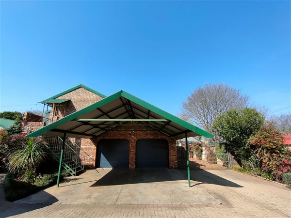 6 Bed House in Middelburg South