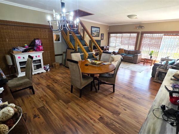 4 Bedroom House 4 Bedroom House