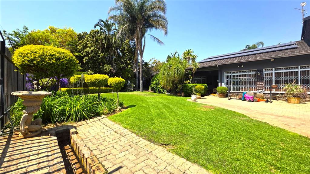 4 Bedroom House 4 Bedroom House