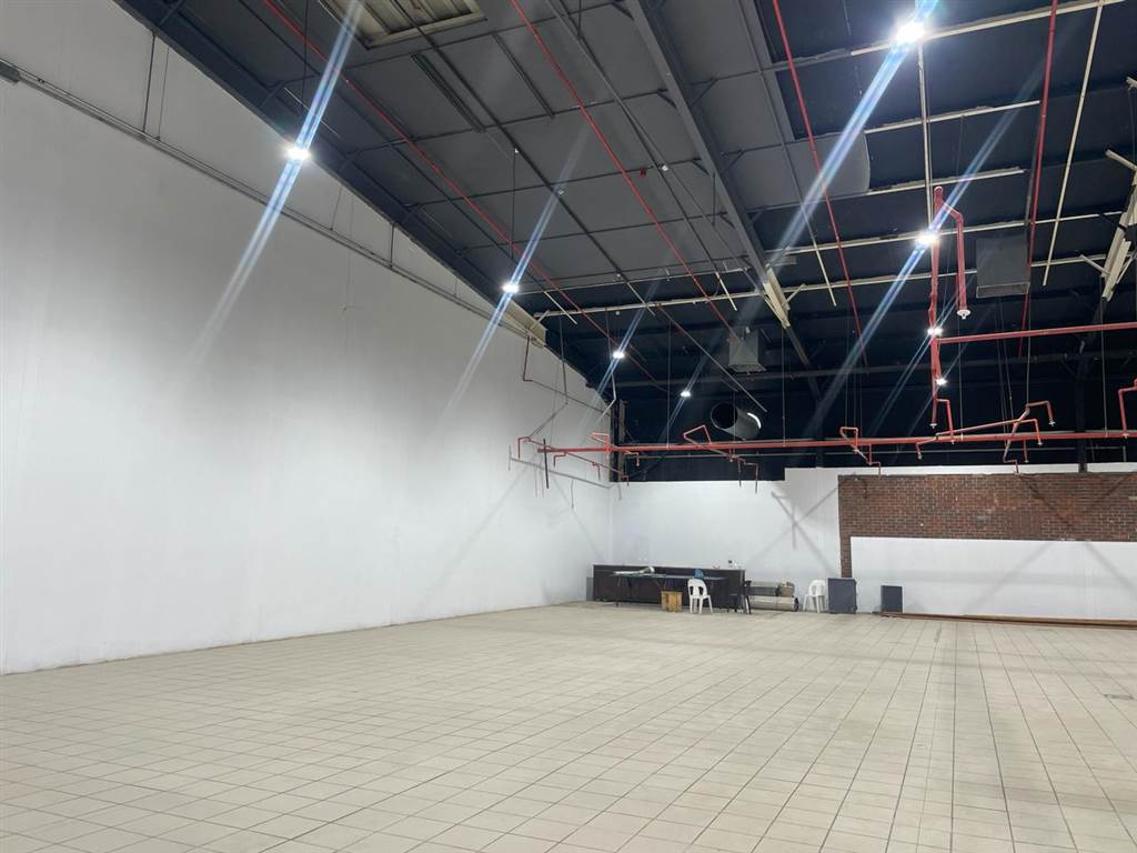 520  m² Commercial space in Bardene photo number 8
