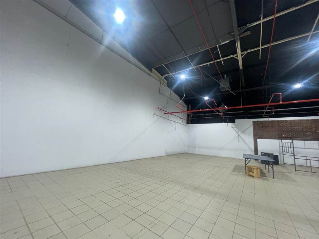 520  m² Commercial space in Bardene photo number 4