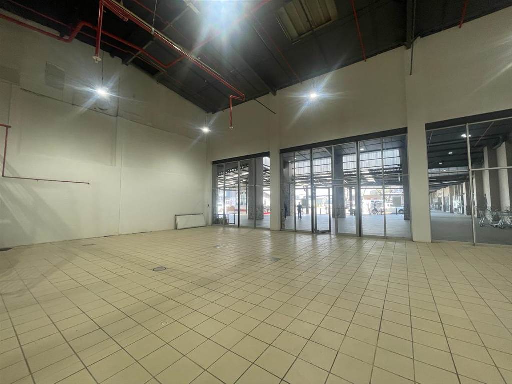 520  m² Commercial space in Bardene photo number 9