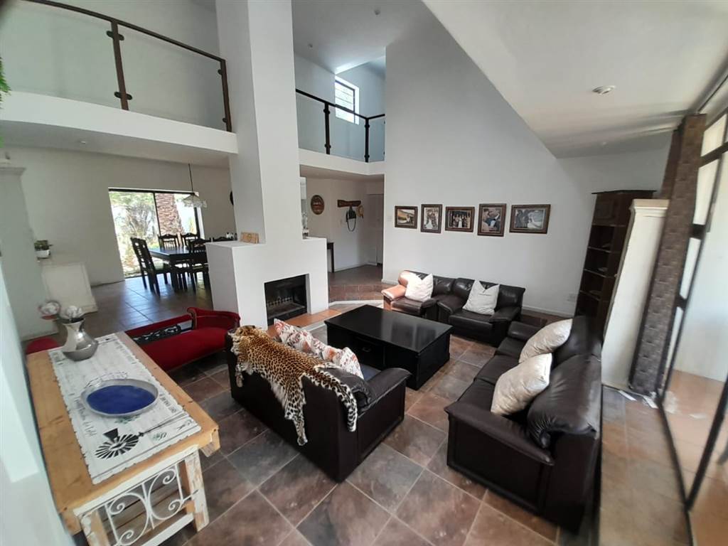 4 Bed House in Graaff Reinet photo number 1