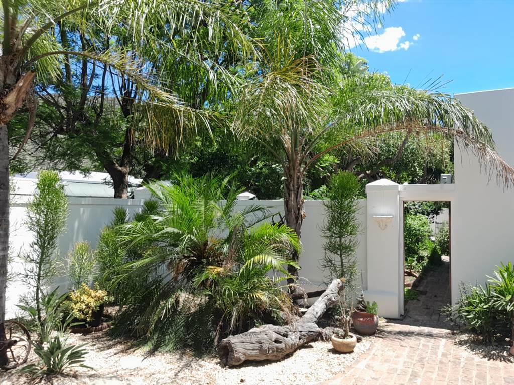 4 Bed House in Graaff Reinet photo number 8