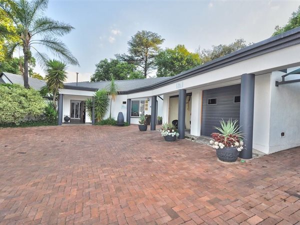 5 Bed House in Bryanston East