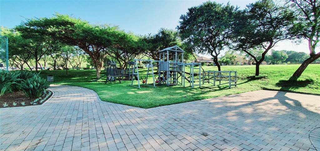 1246 m² Land available in Blue Valley Golf Estate photo number 10