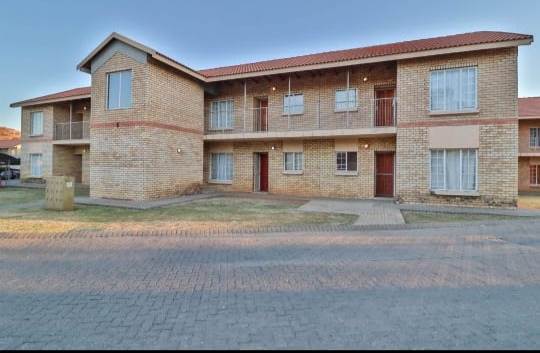 2 Bed Apartment in Waterval East photo number 3