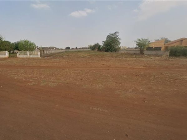 4 700 m² Land