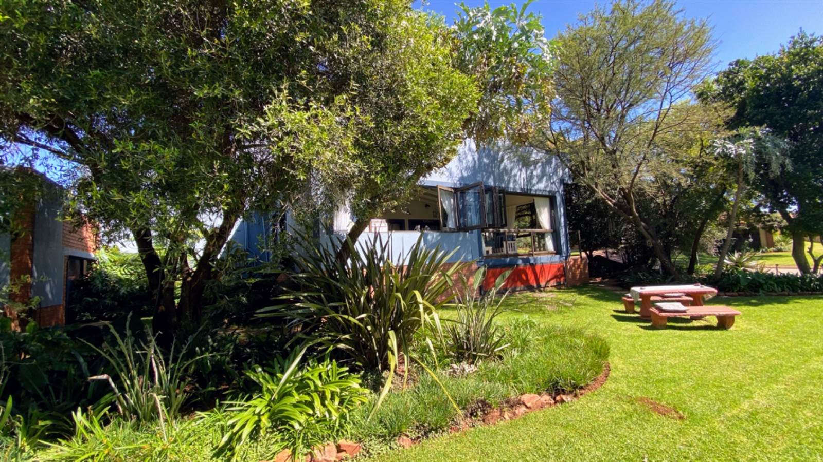 3 Bed House in Buffelspoort photo number 1