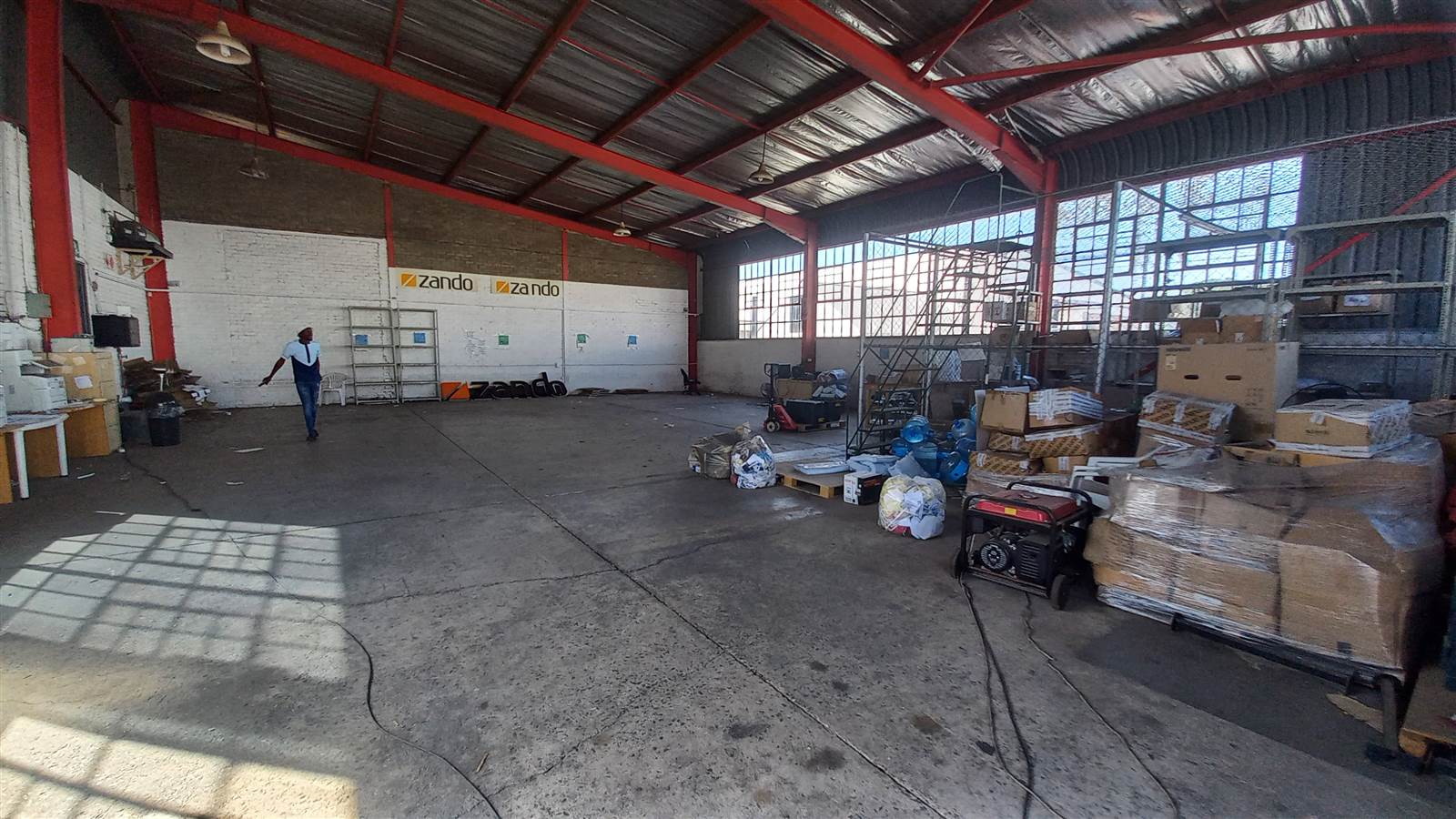 326  m² Industrial space in Bartlett photo number 3