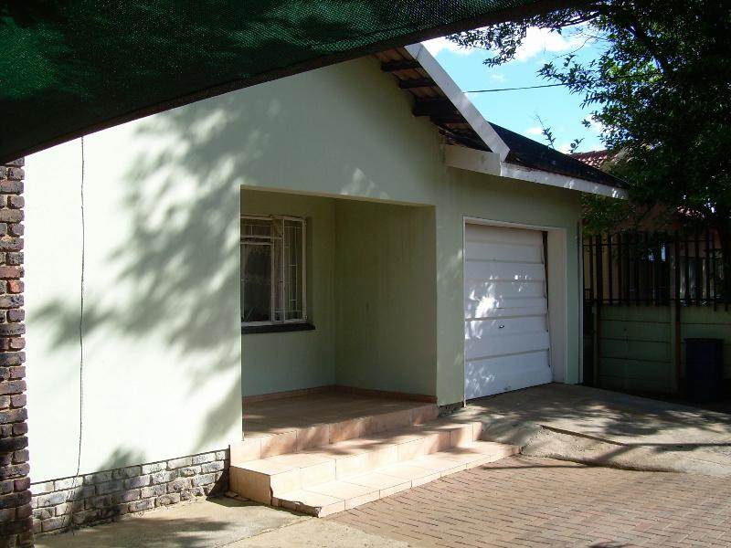 3 Bed House in Rustenburg photo number 2