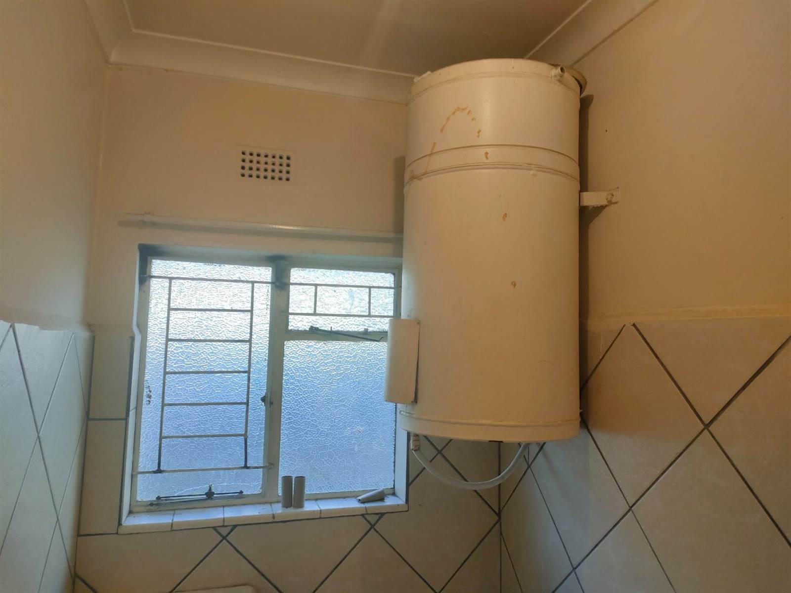 3 Bed Apartment in Bloemfontein photo number 12