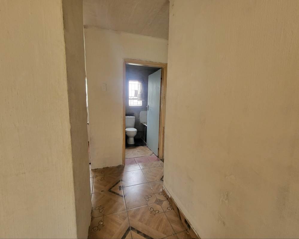 1 Bed Apartment in Sunford photo number 5