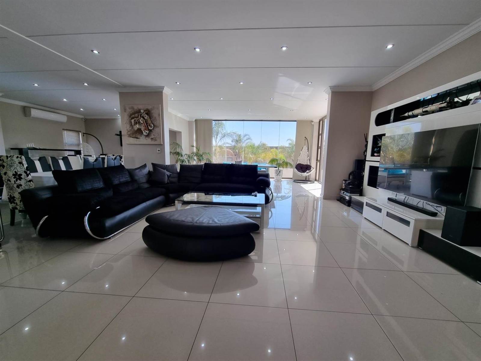 7 Bed House in Kyalami photo number 30