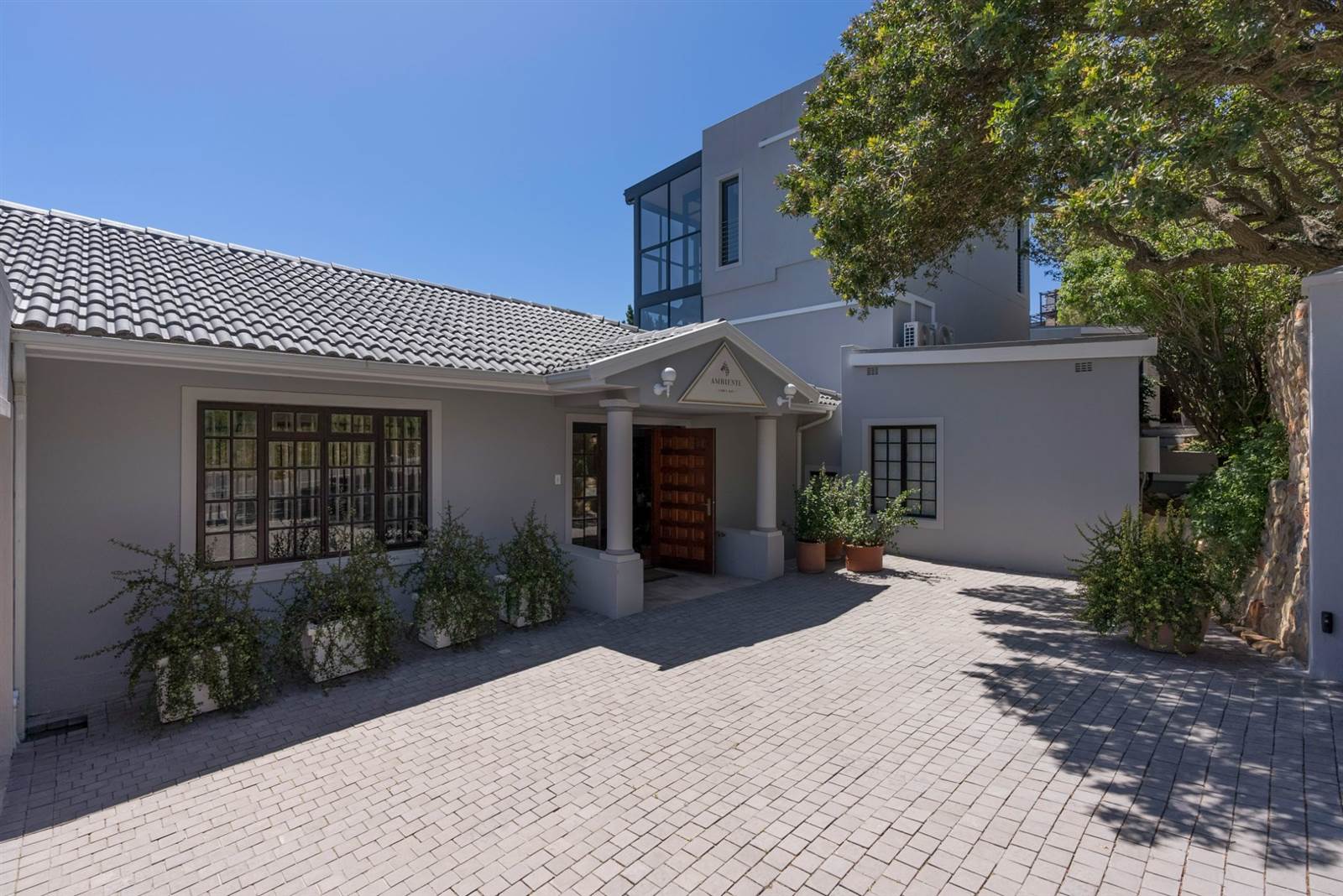 4 Bed House in Camps Bay photo number 4