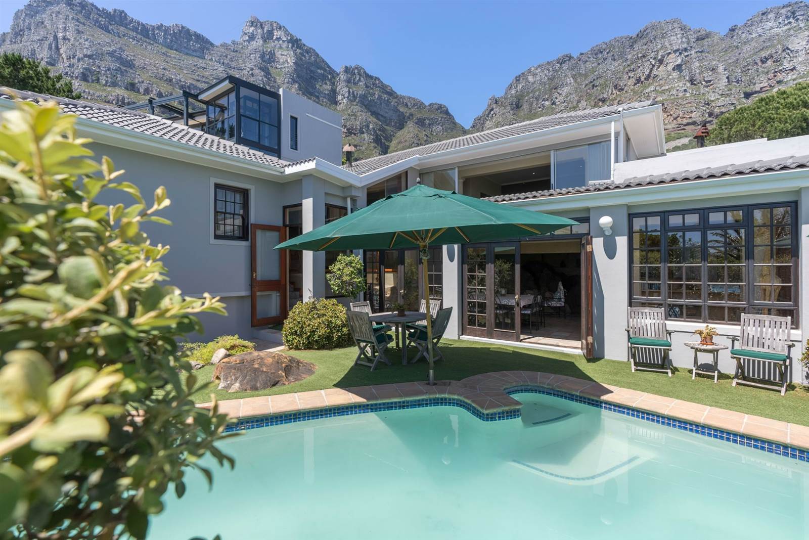 4 Bed House in Camps Bay photo number 2