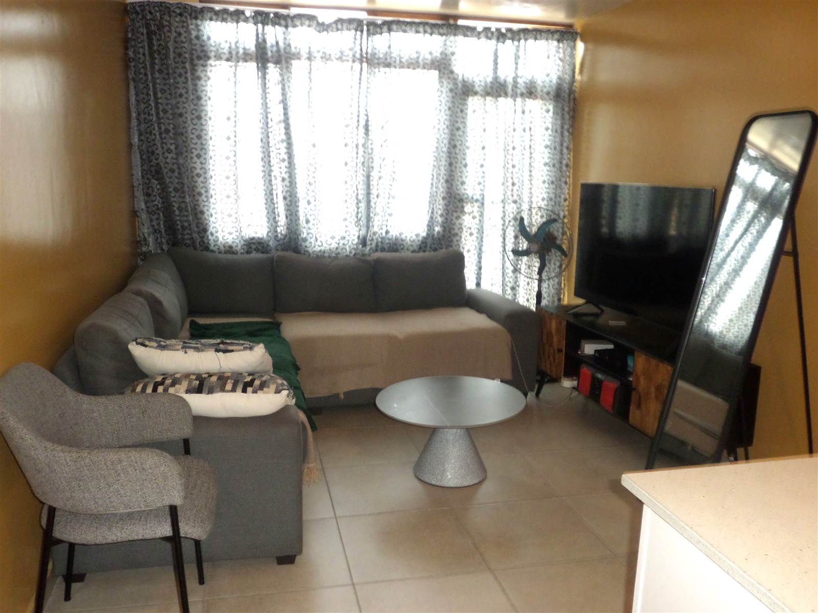 2 Bed Apartment in Bellair photo number 3
