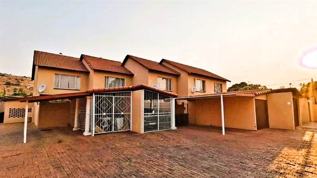 2 Bed Townhouse in Pretoria Gardens photo number 1
