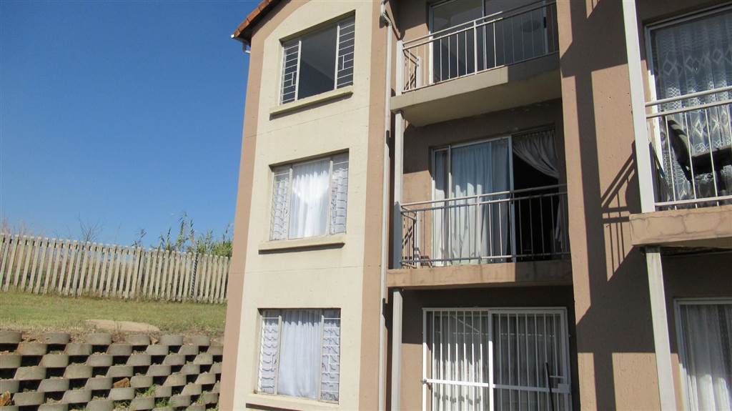 2 Bed Townhouse in Kleinfontein photo number 22