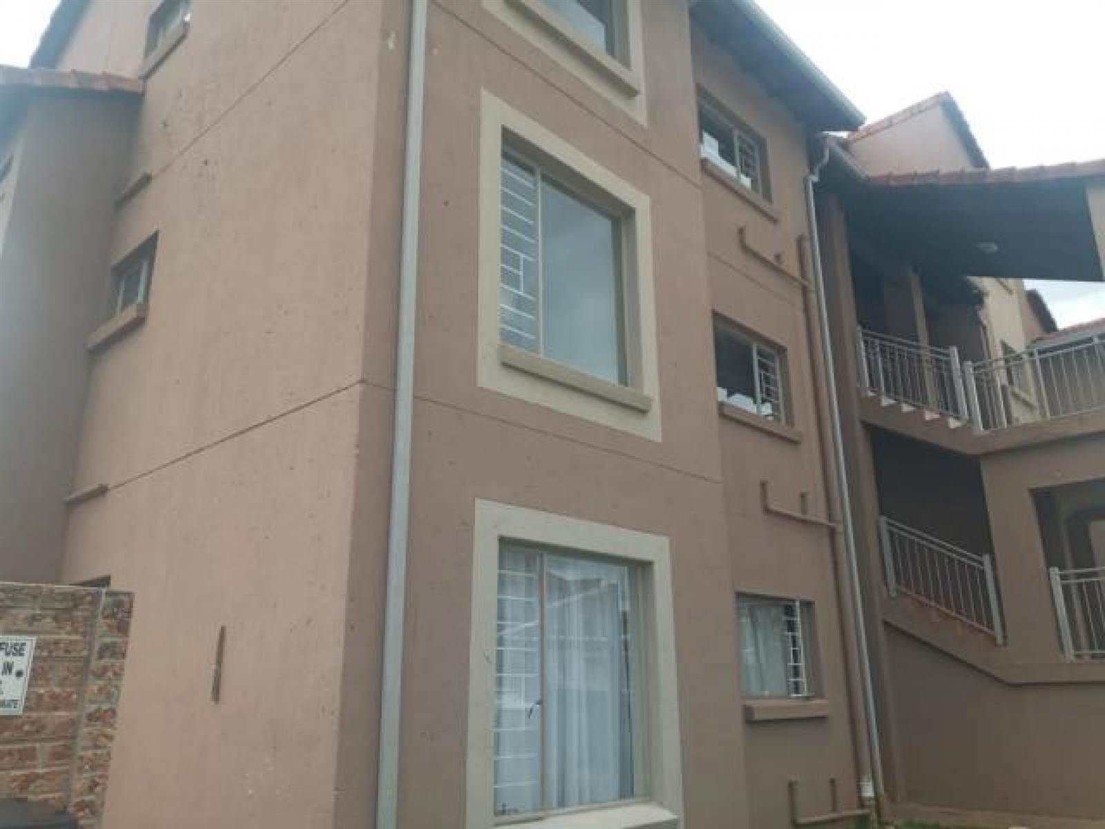2 Bed Townhouse in Kleinfontein photo number 25