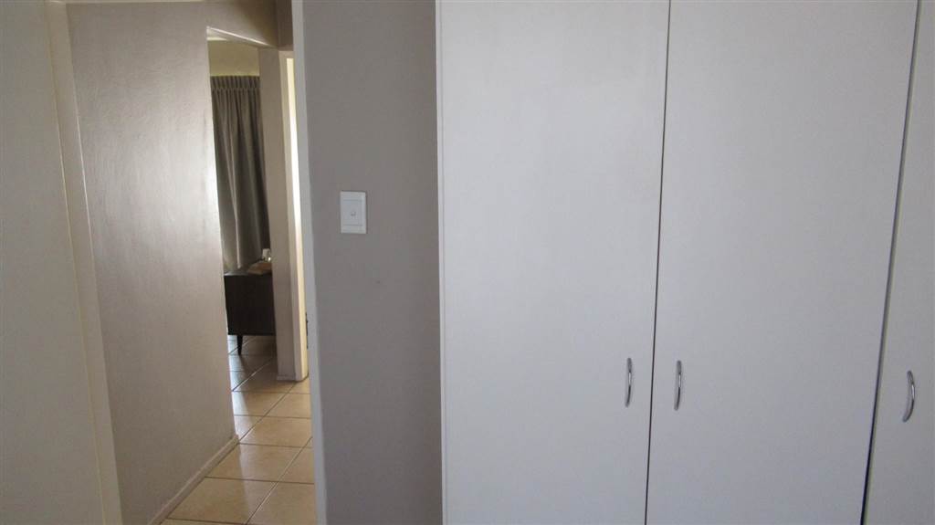 2 Bed Townhouse in Kleinfontein photo number 11