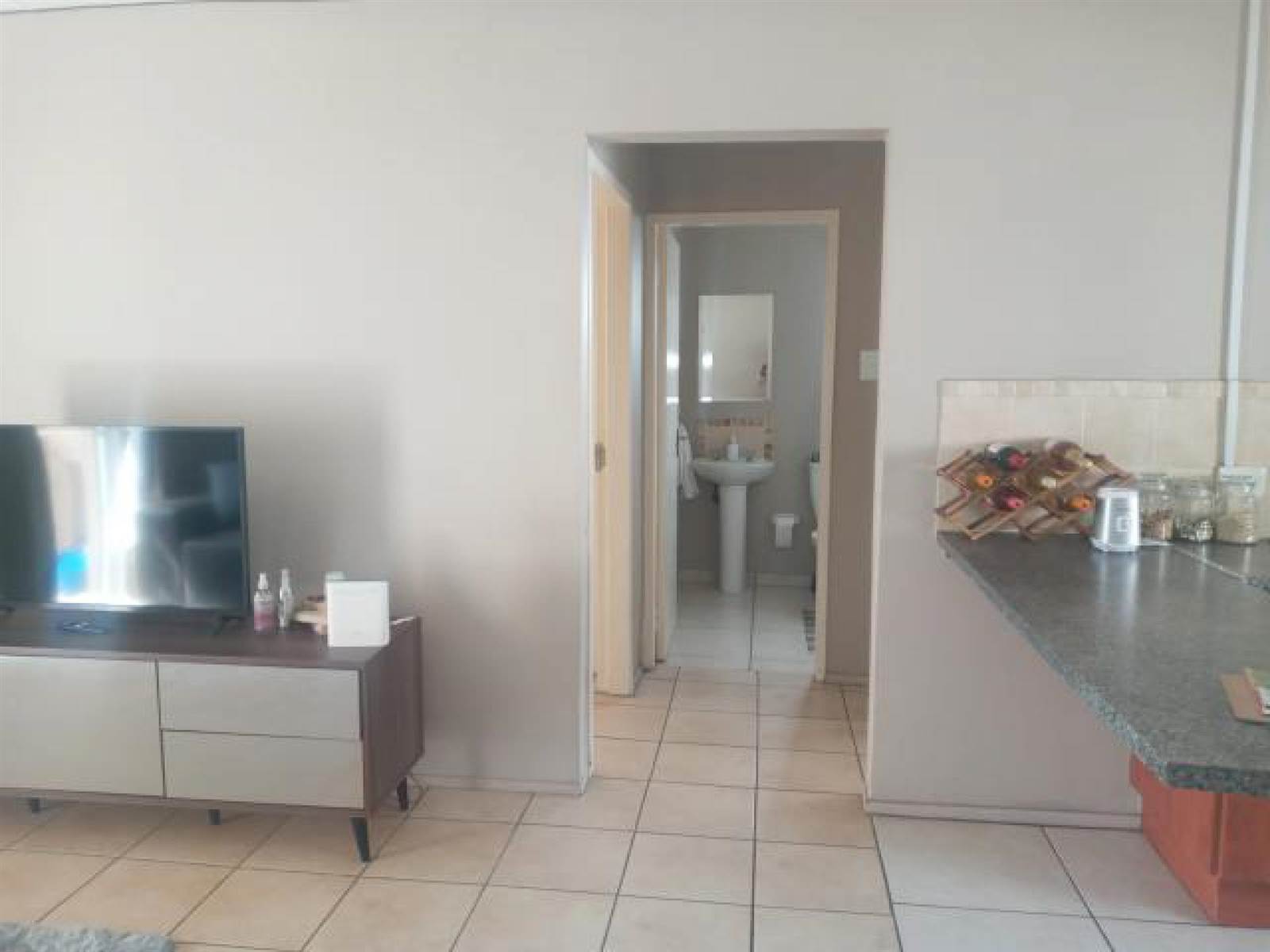 2 Bed Townhouse in Kleinfontein photo number 29