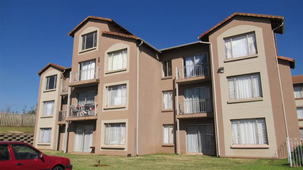 2 Bed Townhouse in Kleinfontein photo number 23