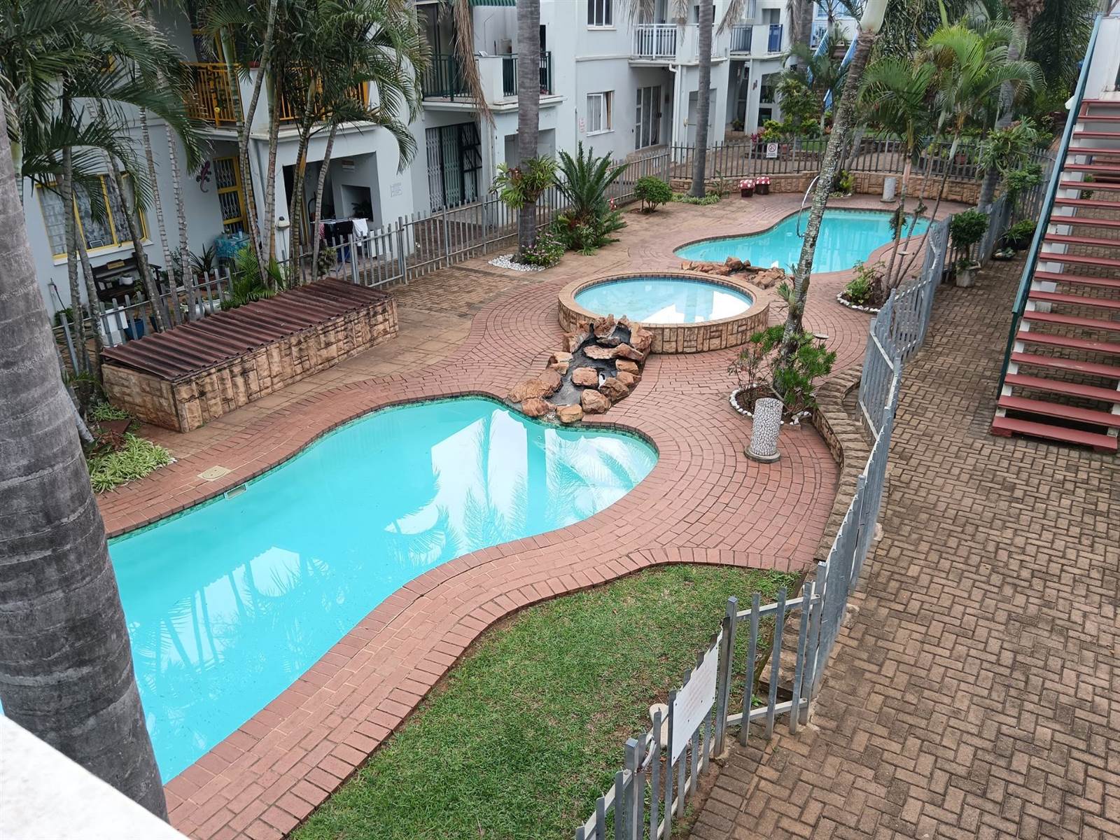 2 Bed Apartment in Scottburgh Central photo number 9