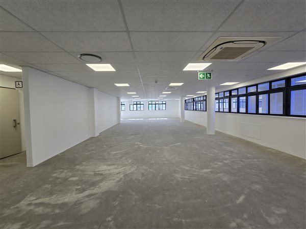 335  m² Commercial space