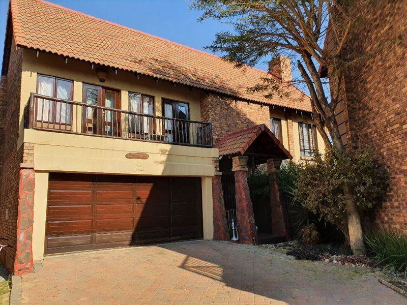 4 Bed Townhouse in Glen Marais photo number 1