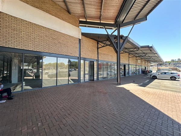 670  m² Commercial space