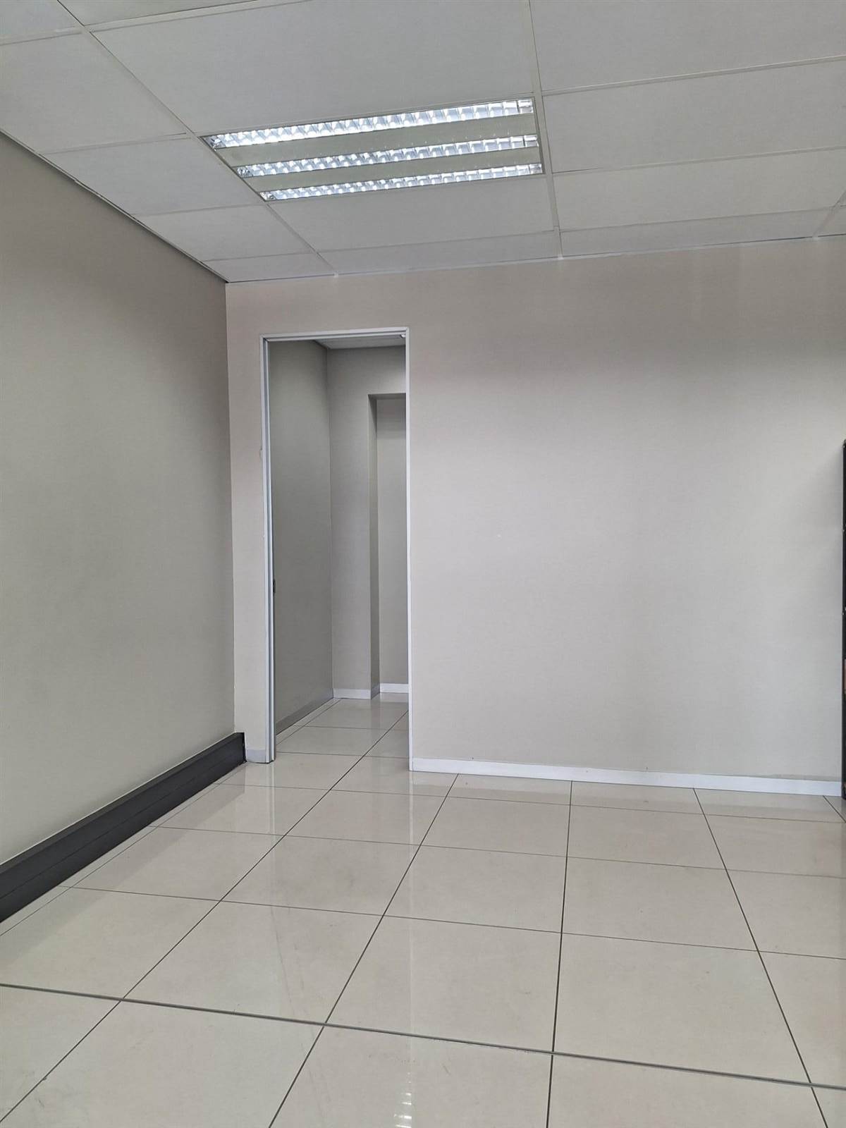 89  m² Commercial space in Randburg Central photo number 4