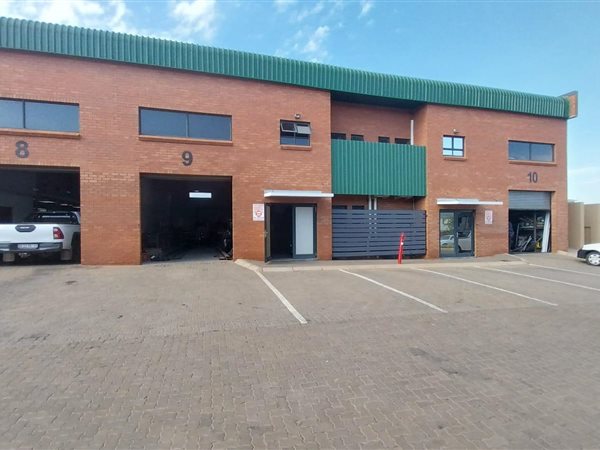 220 m² Industrial space 220 m² Industrial space