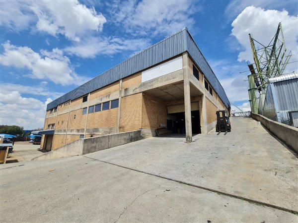 6 000  m² Industrial space