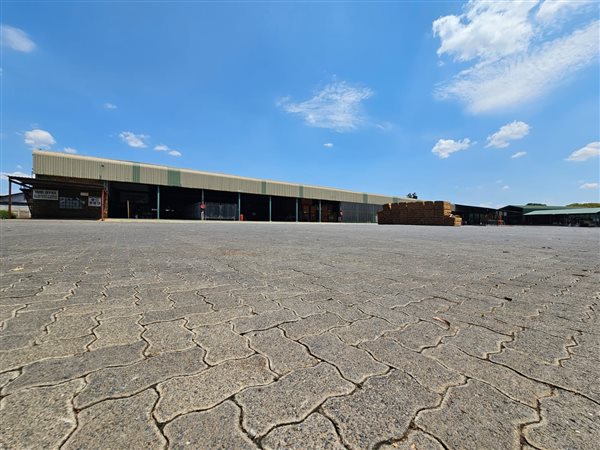 4 700  m² Industrial space