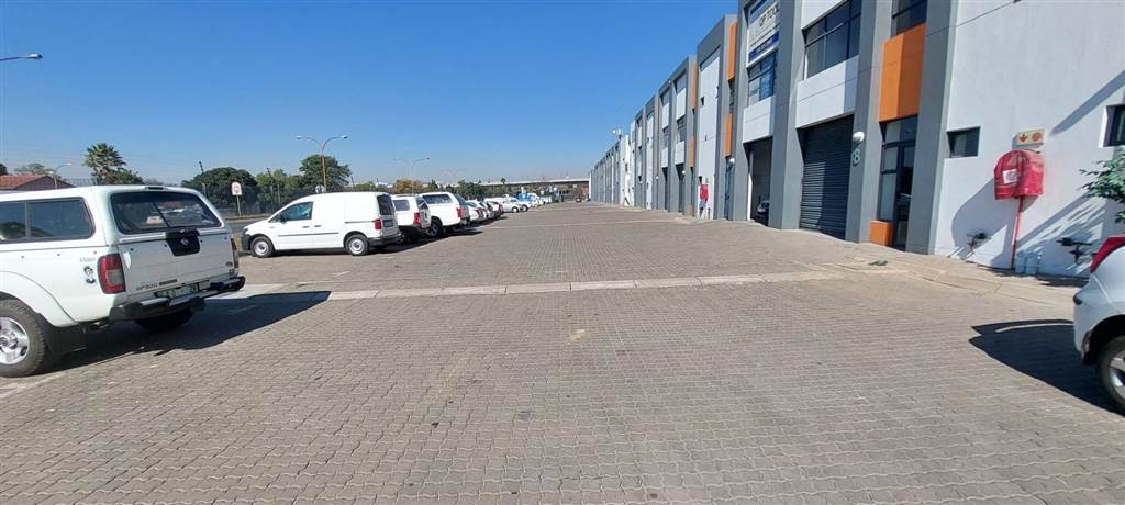 135  m² Commercial space in Spartan photo number 12