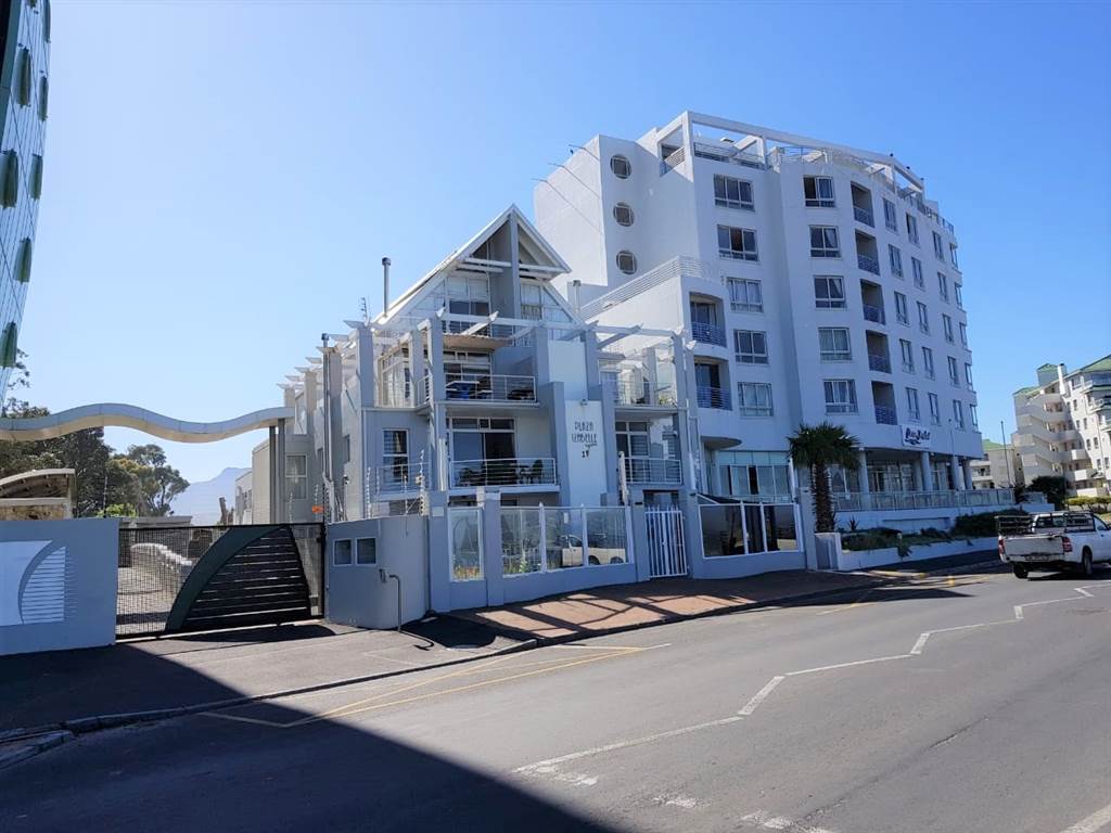 3 Bed Apartment in Strand South photo number 2