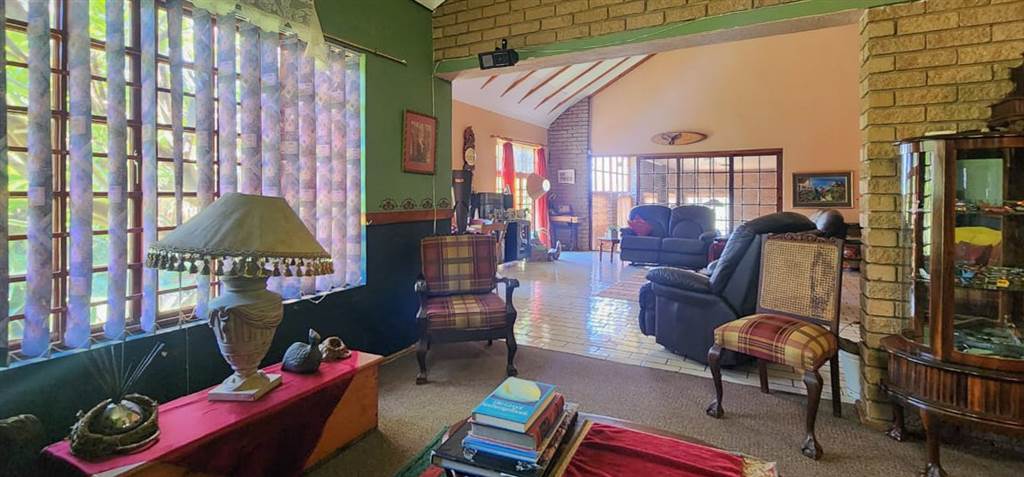 4 Bed House in Hartbeesfontein photo number 7