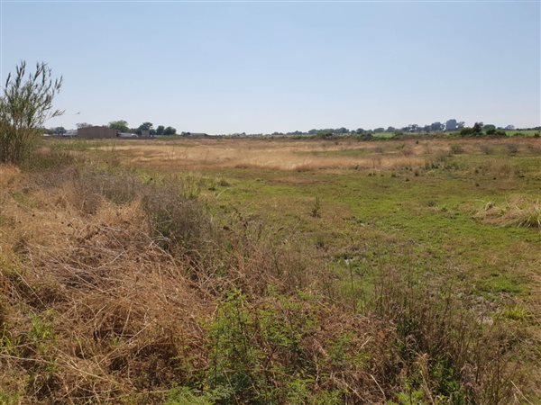2.4 ha Land available in Brits