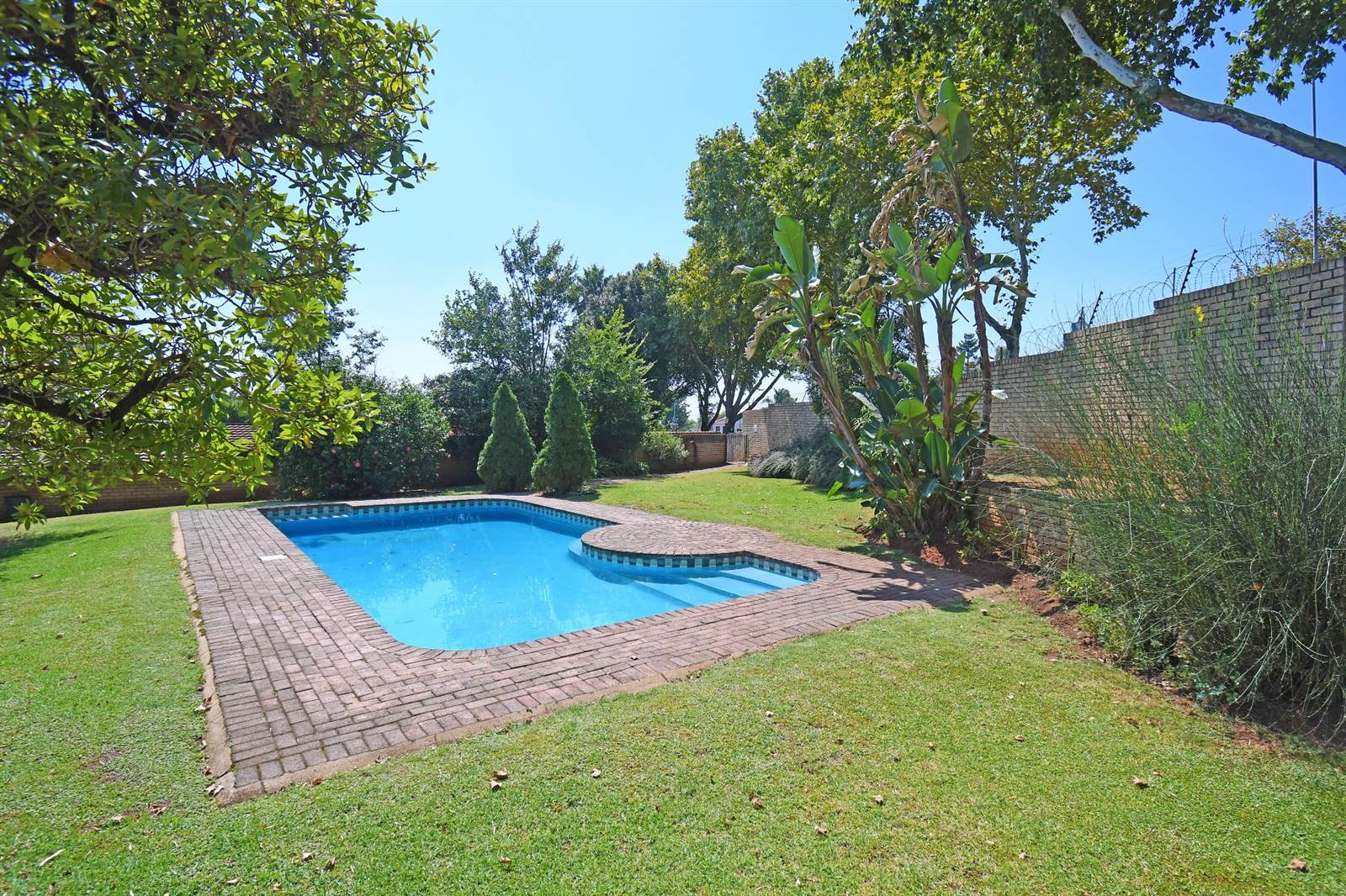 3 Bed Townhouse in Constantia Kloof photo number 29