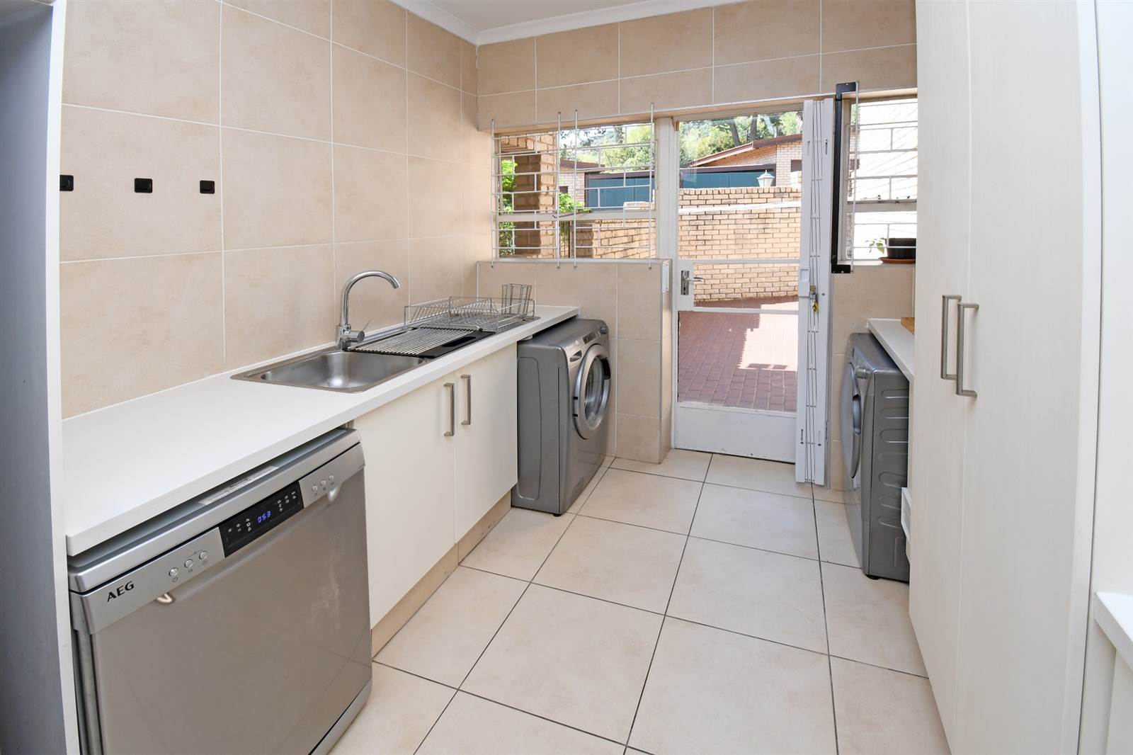 3 Bed Townhouse in Constantia Kloof photo number 10